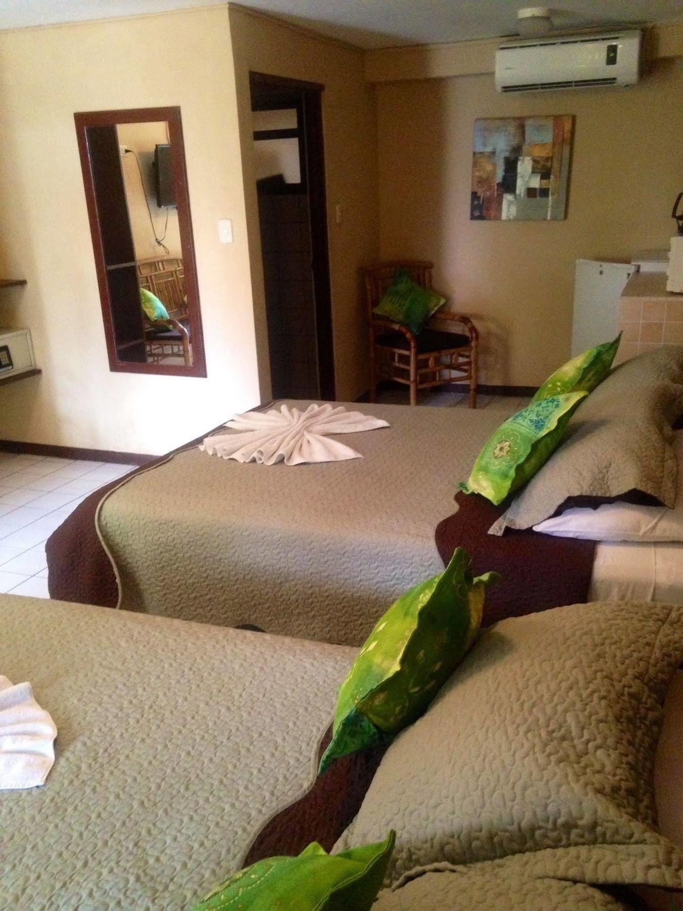 Hotel Mango Mar Jacó Buitenkant foto