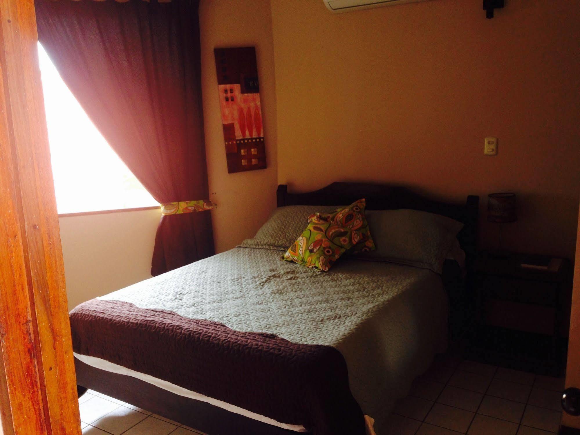 Hotel Mango Mar Jacó Buitenkant foto