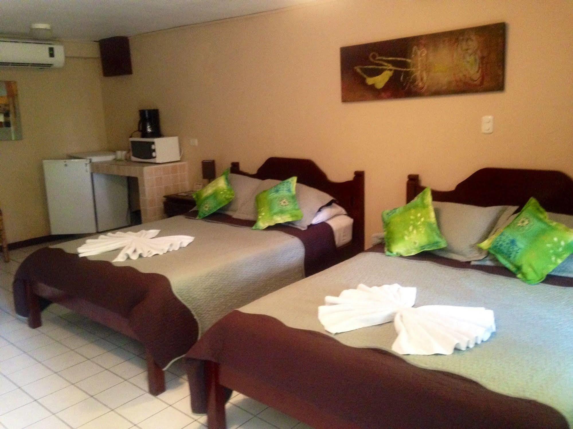 Hotel Mango Mar Jacó Buitenkant foto